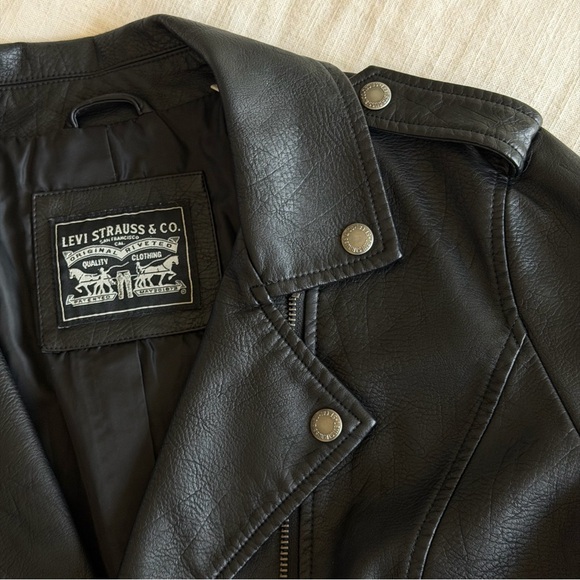 Levi’s Black Faux Leather Moto Biker Jacket — Women’s Medium - Picture 9 of 13
